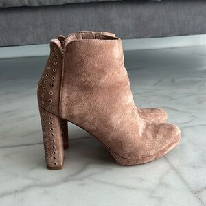 Guess boots, color pink, size 6 1/2